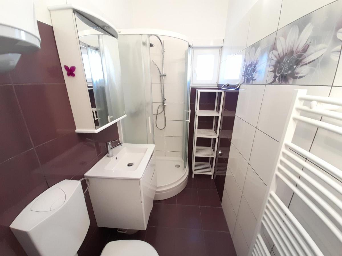 Perica Apartment And Perica Room With Separate Entrance Zara Esterno foto
