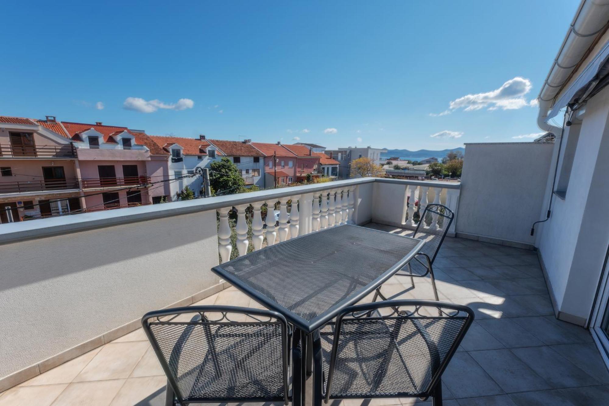 Perica Apartment And Perica Room With Separate Entrance Zara Esterno foto